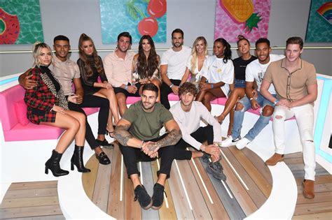 how many episodes does love island have