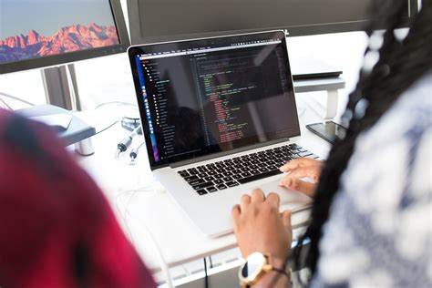 how many hours a week does a computer programmer work