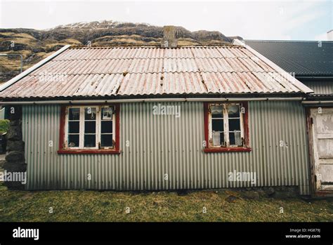 How Many Iron Sheets For A Three Bedroom House In Uk