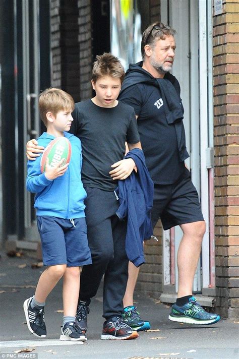 how many kids does russell crowe have
