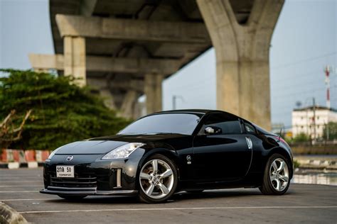 how many nissan 350z were made