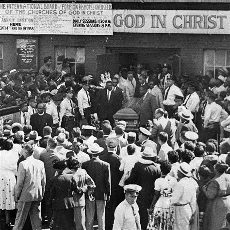 how many people attended emmett till funeral