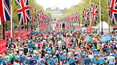 how many people enter the london marathon