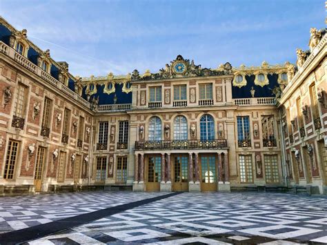 how many people visit palace of versailles