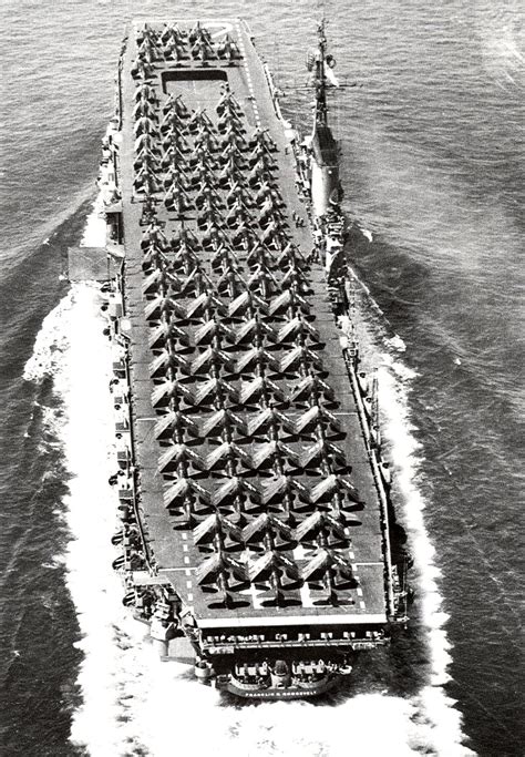 how many planes do aircraft carriers hold