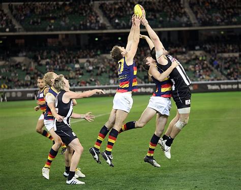 how many players in australian rules football