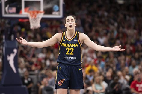 How many points did Caitlin Clark score last game? Tracking her stats