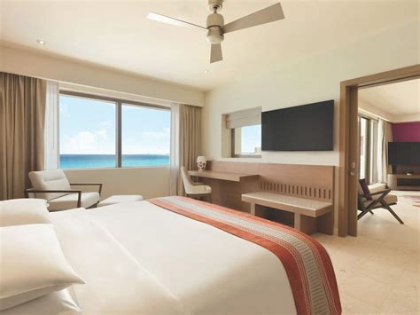 how many rooms at hyatt ziva cancun