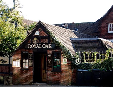 how many royal oak pubs in uk