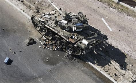 how many russian tanks lost in ukraine