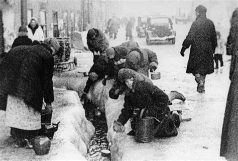 how many russians died in leningrad ww2