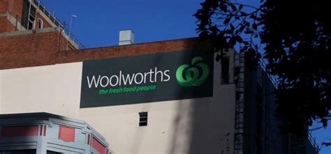 how many shareholders does woolworths have
