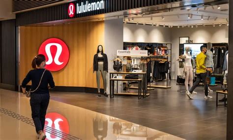 how many stores does lululemon have worldwide