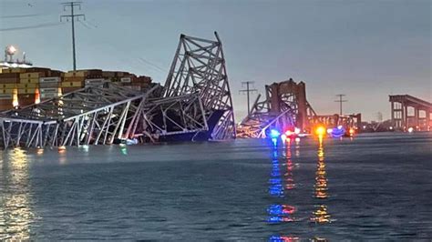 how many vehicles fell in baltimore bridge