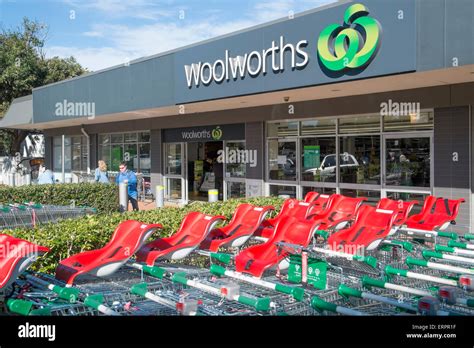 how many woolworths stores are in australia