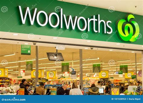 how many woolworths stores in australia