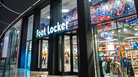How Much Commission Does Foot Locker Make