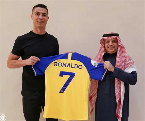 how much did al nassr pay ronaldo