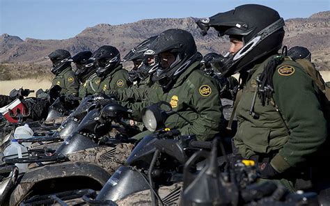 how much do border patrol agents make
