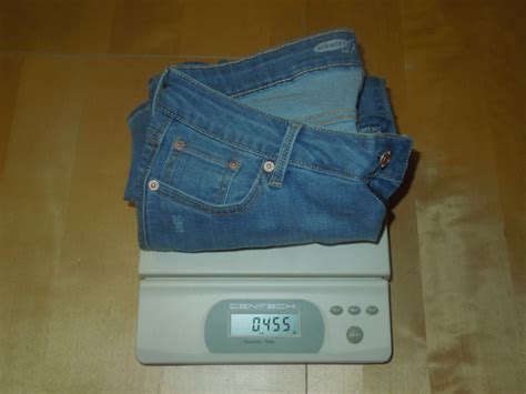 how much do jeans weigh in pounds