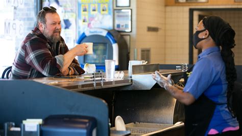 how much do waffle house employees get paid an hour
