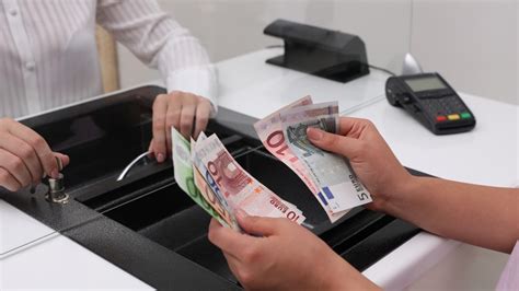 how much does a bank teller make at bank of america