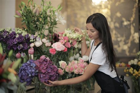 How Much Does A Florist Designer Make