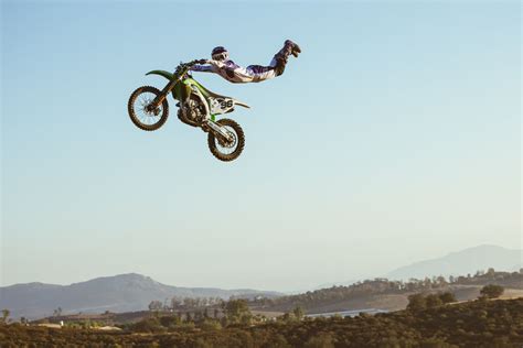 How Much Does Axell Hodges Make