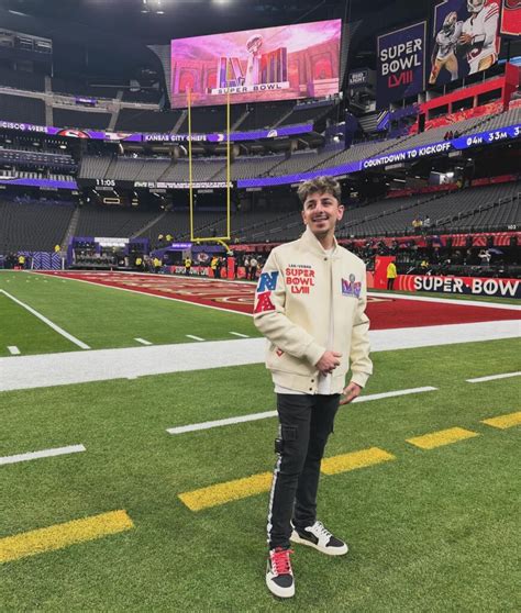 How Much Does Faze Rug Weight