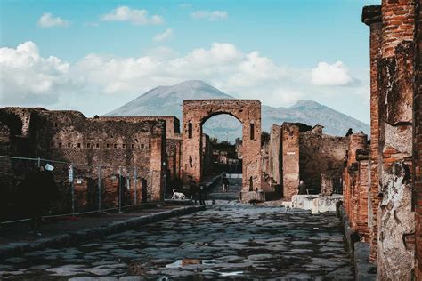 how much does it cost to visit pompeii ruins