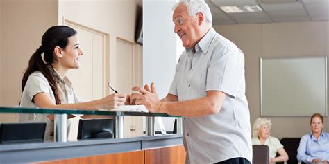 How Much Does Salon Receptionists Make