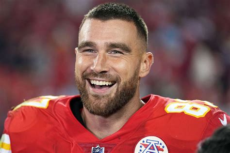 how much does travis kelce make(00)