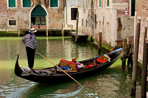 how much for a gondola ride in venice