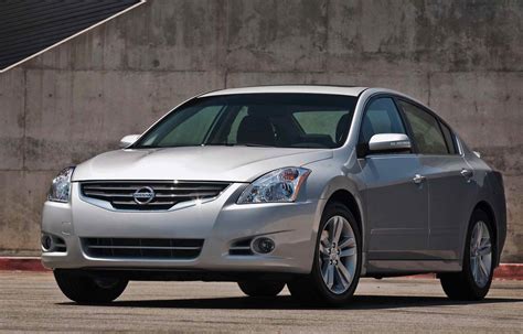 how much is a nissan altima 2011 worth