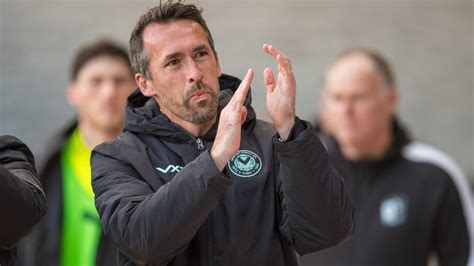 how much is issue fuchs fans
