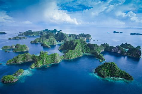 how much island in indonesia