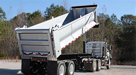 how much material can a dump trailer hold