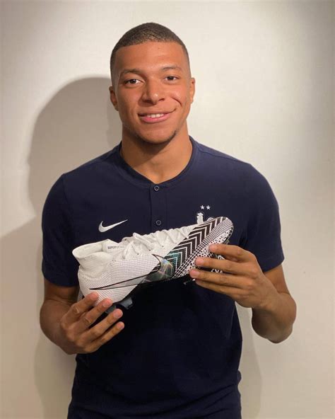how much money does kylian mbappe make a year