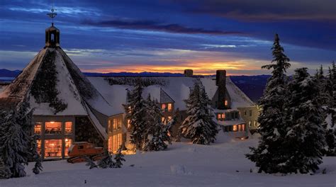 how much snow is at timberline lodge