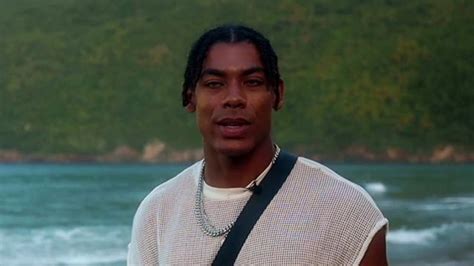 how old is aaron pierre