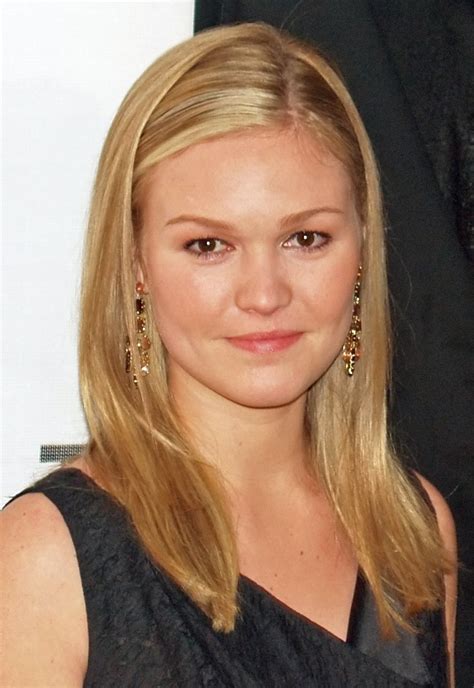 how old is actress julia stiles