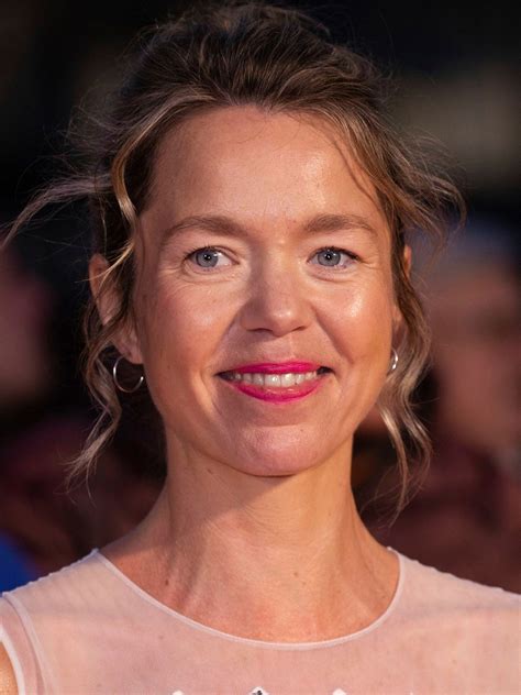 how old is anna maxwell martin