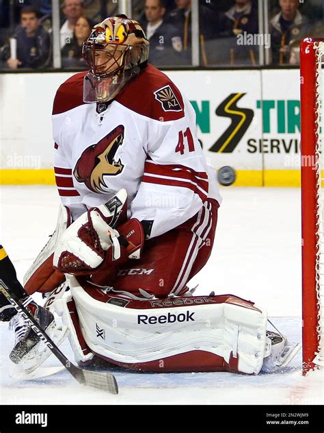 how old is goalie mike smith