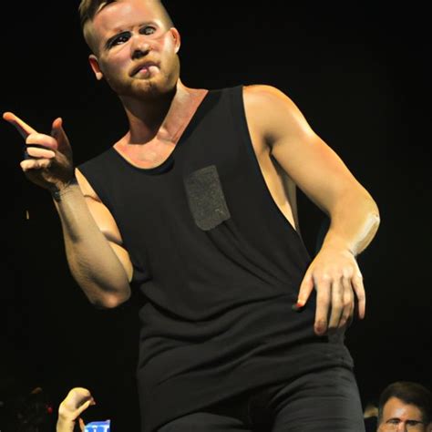 how old is imagine dragons lead singer