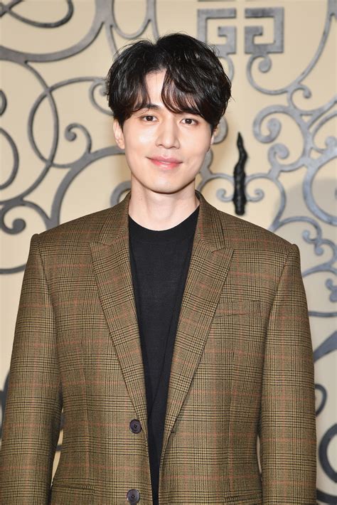 how old is lee dong wook today
