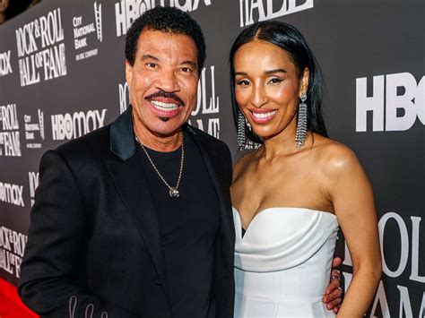 how old is lionel richie girlfriend