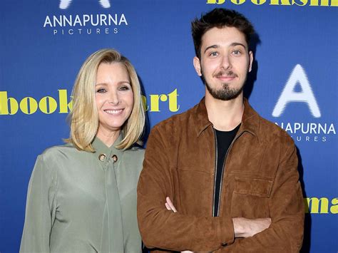 how old is lisa kudrow's son