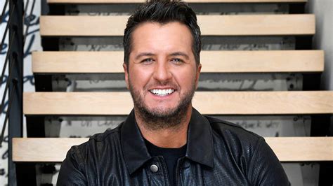 how old is luke bryan today