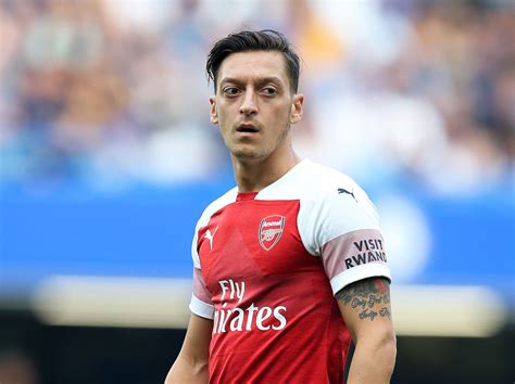 how old is mesut ozil