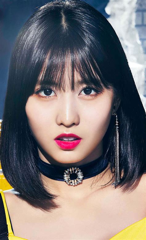 how old is momo in twice